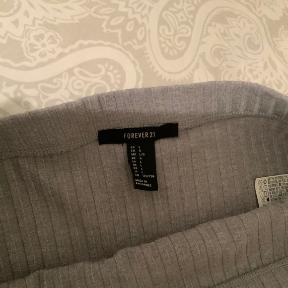 Pencil skirt with side slit - Picture 3 of 3